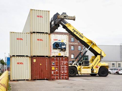Solar Powered GPS Tracker for Containers: A Smarter Shipment Solution